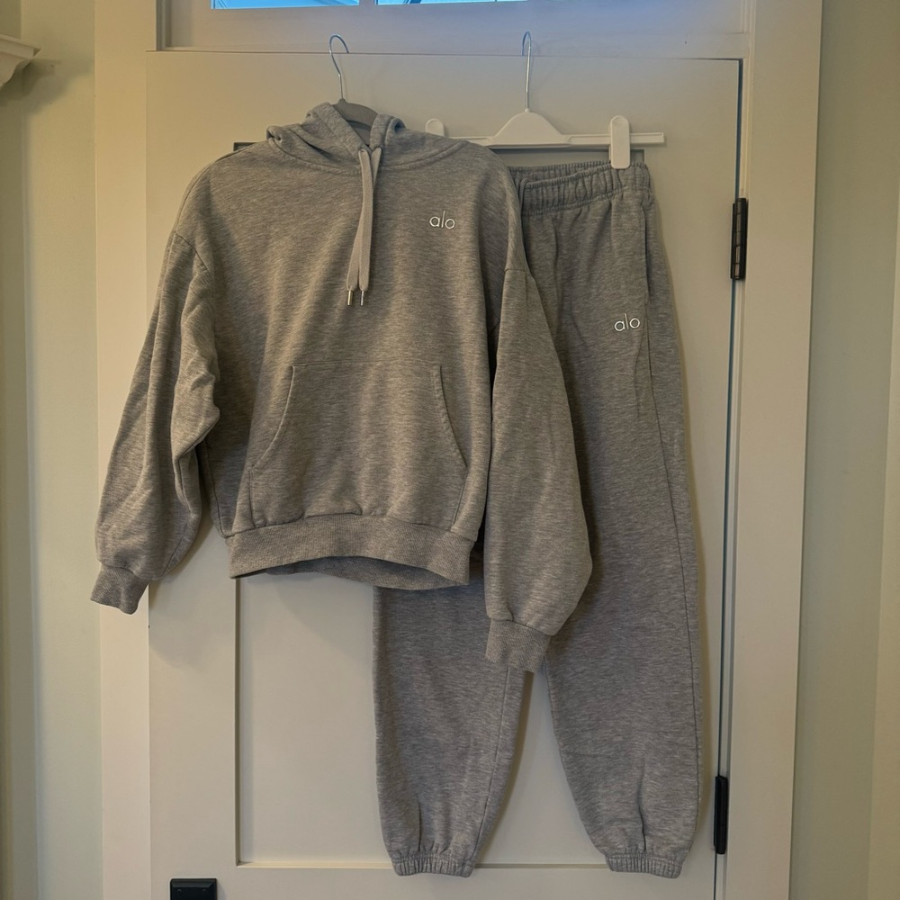 Alo Yoga accolade hoodie and sweatpants SET